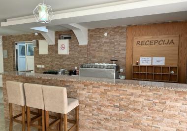 Dobra Vodada 14 daire ve restoran ile satılık otel