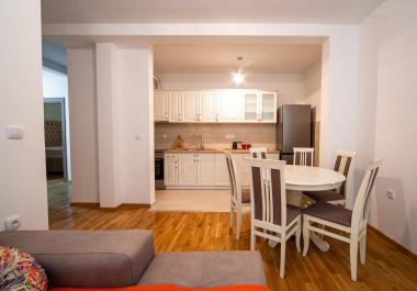 Dobrotada deniz manzaralı 68 m2 daire: Suya 100 m, otopark