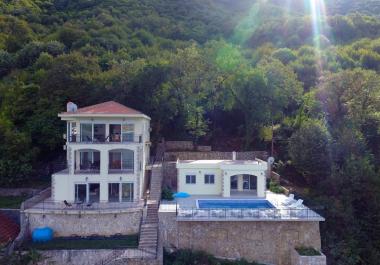 Villa Kostanjica içinde