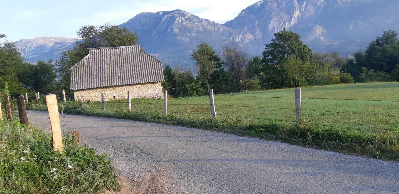 Kolasin Yakınlarındaki Doğal Bir Dağ İnziva Alanına Yatırım Yapın