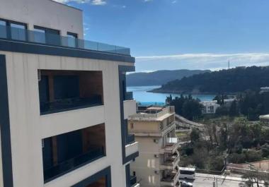 Bečićide plajın yanında deniz manzaralı 20 m2 stüdyo