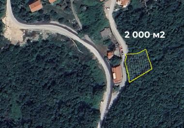 budva tepesinin üzerinde 2000 m2 Panoramik deniz manzaralı arsa