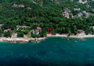 Özel plaja sahip 220m2 iki yapımı için 570 m2 arsa arsa katlı villa